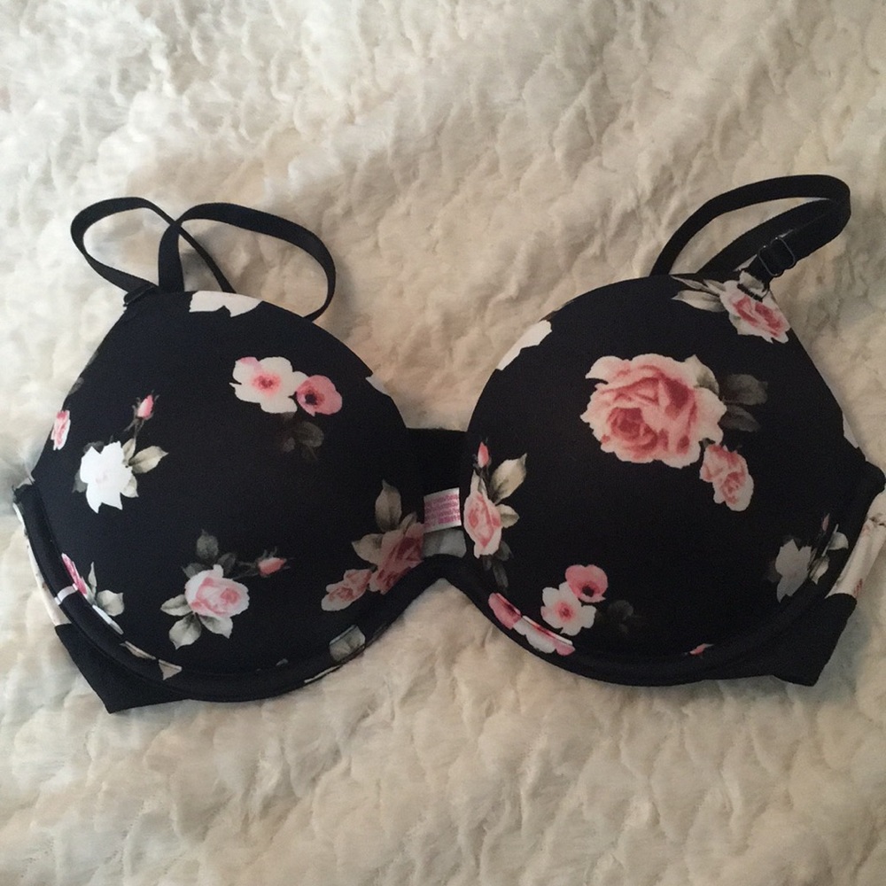 Victoria’s Secret PINK super push up bra